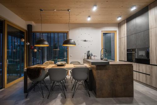 Η κουζίνα ή μικρή κουζίνα στο Residence Novak Bohinj