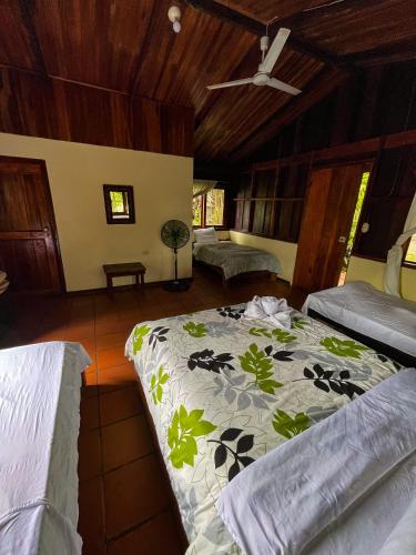 a bedroom with two beds and a ceiling at Princesa de la Luna Ecolodge in Fortuna