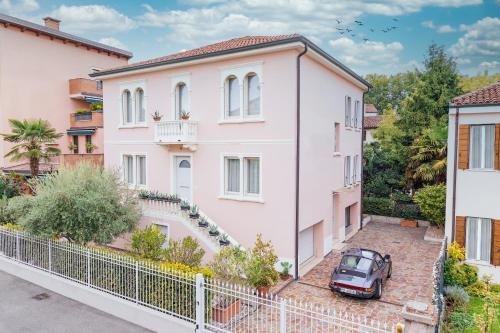 an image of a house with a car parked in front at B&B Villa Rosa in Padova