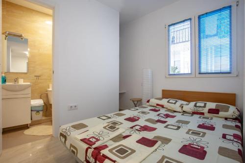 Postel nebo postele na pokoji v ubytování altea home centre one badroom
