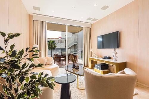 Opulent 2BR Pool View in Five South Residence