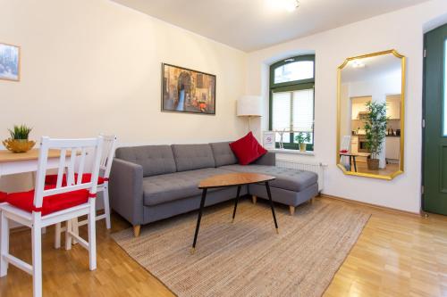 Et opholdsområde på FULL HOUSE Studios - Little Paris Apartment - Nespresso + WiFi inkl.