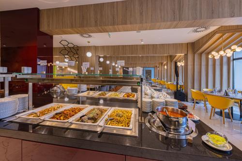 Comida en o cerca de este hotel