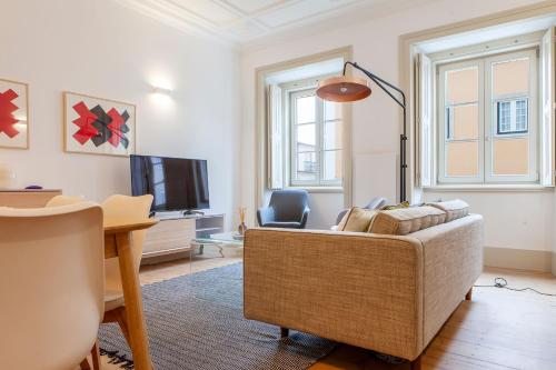 Charming 2BDR with Balcony in Lapa by LovelyStay