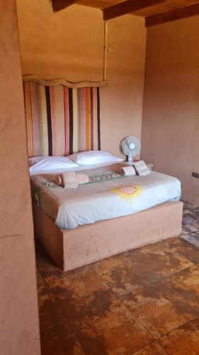 a bedroom with two beds in a room at Lodge Altitud in San Pedro de Atacama
