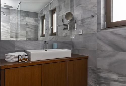 Koupelna v ubytování Villa Adagio with Private Eco-Friendly Heated Pool