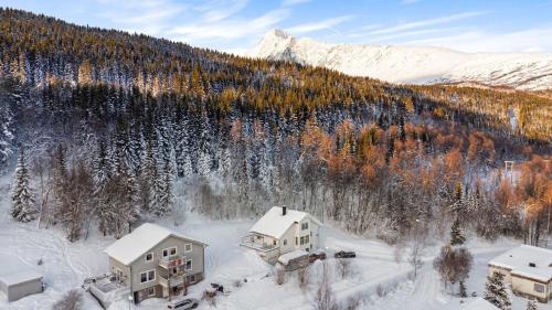 1st floor in the Lyngen Alps, whole house rentable saat musim dingin