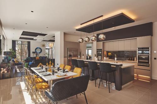 a kitchen and dining room with a table and chairs at Reservoir View in Cheddar