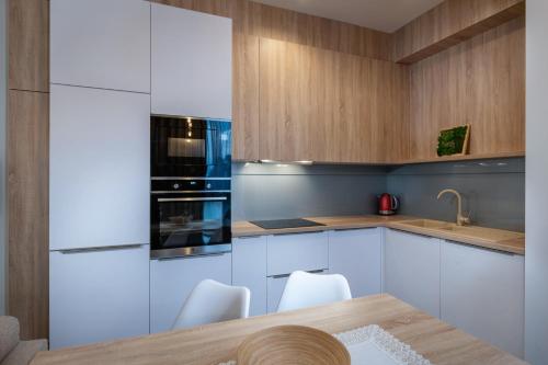 Dapur atau dapur kecil di TATRYSTAY Armeria Apartments