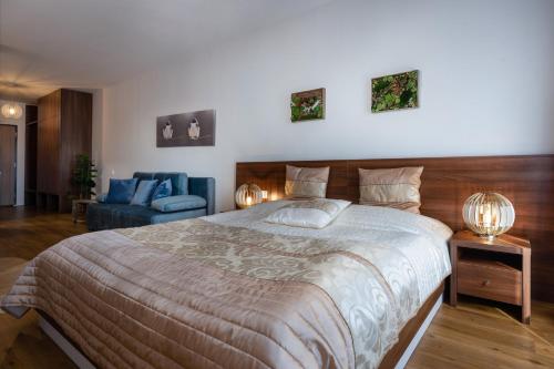 Katil atau katil-katil dalam bilik di TATRYSTAY Armeria Apartments