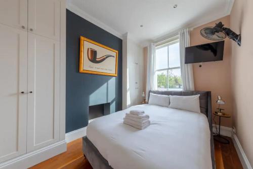 Voodi või voodid majutusasutuse Stylish 2 Bedroom Home in Islington with Garden toas