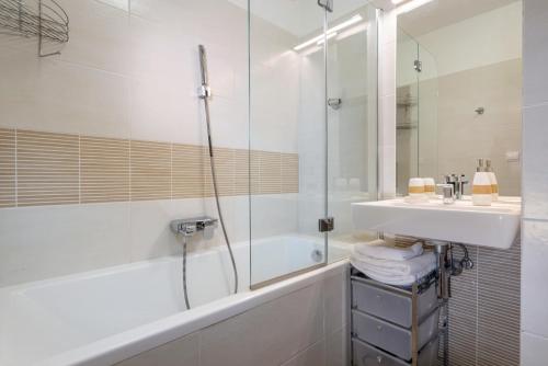 Ванная комната в TATRYSTAY Oliver Apartments
