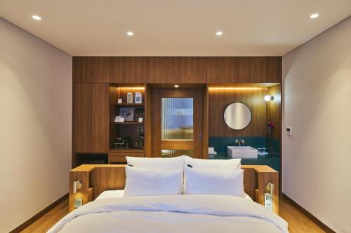 Cama ou camas em um quarto em Good Ol' Days Hotel