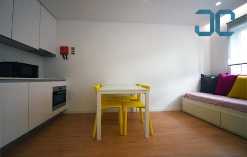 Sogra Apartment by JC with Balcony