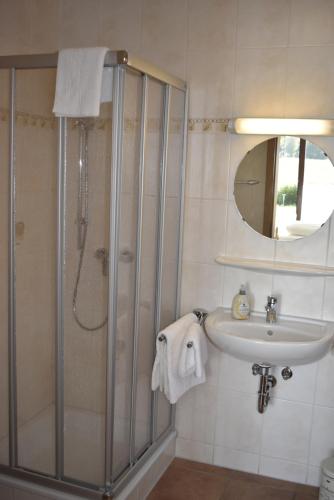 Ένα μπάνιο στο Pension zur Schleuse GARNI am Elbe Lübeck - Kanal in Witzeeze