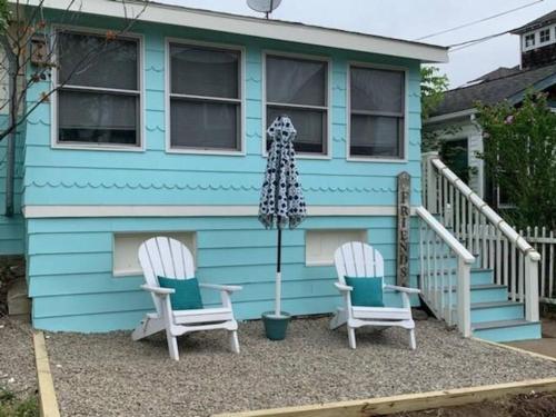 Gallery image of Beachy Bay Breeze Bungalow 2BR with parking and close to many amenities. in West Haven
