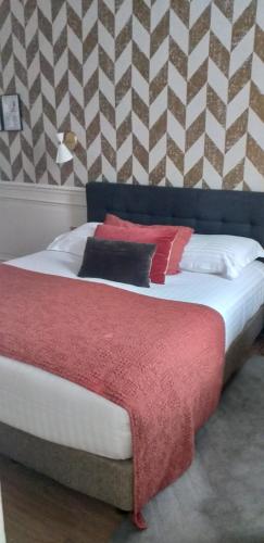 Кровать или кровати в номере Hôtel Jeanne d'Arc Le Marais