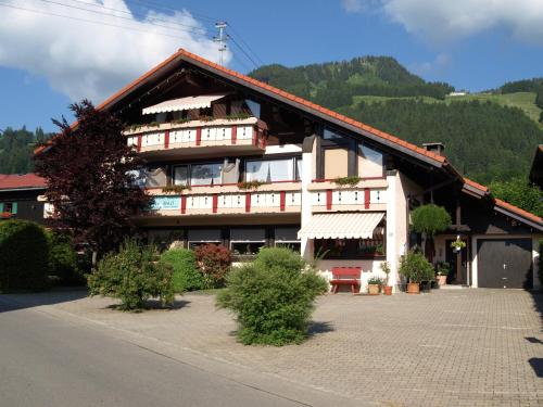 a large building with a lot of windows on it at Ferienhotel Silberdistel garni in Bolsterlang