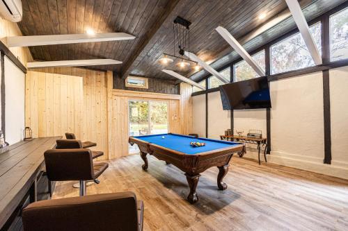 a room with a pool table and a tv at Peaceful cabin w/ hot tub, pool table & fire pit - BIG BLUE in Bryson City