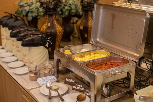 Makanan di atau berdekatan hotel