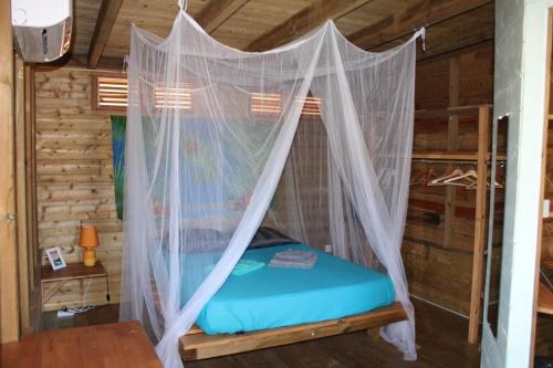 Giường trong phòng chung tại Kaz Madinina Maracuja