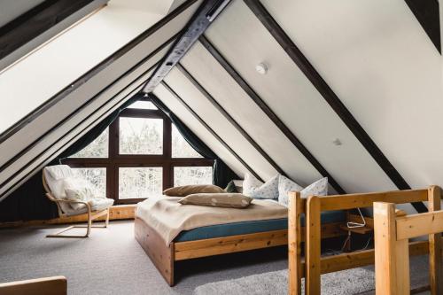 a bedroom with a bed and a window at Altsächsischer Gasthof Kleines Vorwerk in Sayda