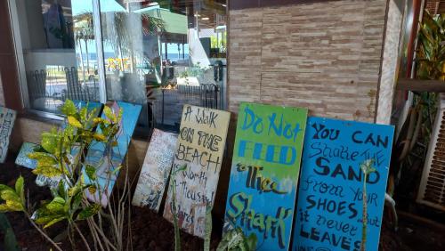 a group of signs that say you canfindsoundsoundsoundsoundsoundheard at Tropicana Beach & Resort in Elwa