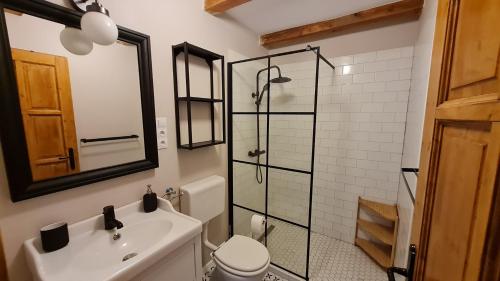 a bathroom with a sink and a glass shower at Jera Pince és Vendégház in Somlóvásárhely