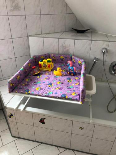 a toy bed in a bathroom with toys on it at Konnis FerienHaus in Speichersdorf