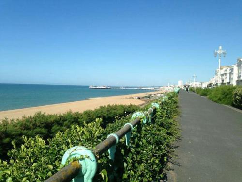Lovely & bright 1 bedroom apartment near the beach photo 25