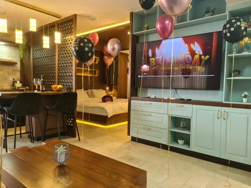 a room with balloons and a bedroom with a table at סוויטת נור Noor Suite in Majdal Shams