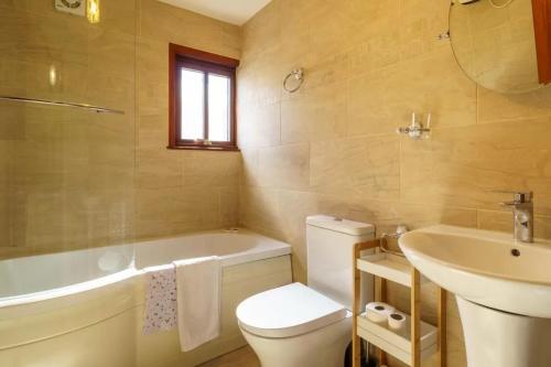 Gallery image of Ground Floor Apartment Twin King bed option Free parking in Broughton in Furness