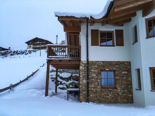 Chalet an der Piste v zimě