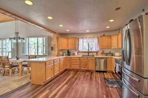 Pinecone Cabin - Modern Comforts with Rustic Charm – Photos 3