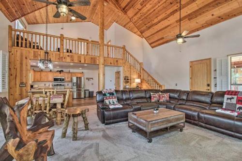 Pinecone Cabin - Modern Comforts with Rustic Charm – Photos 4