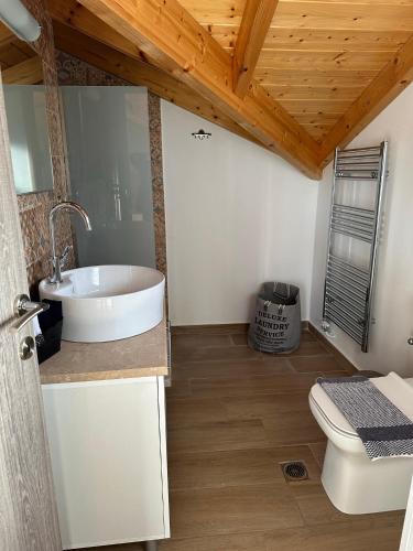 Ένα μπάνιο στο Villa Argyro