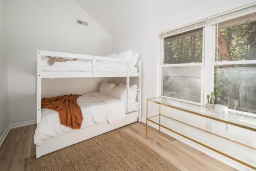 Una cama o camas en una habitación de The Wanderer Guesthouse