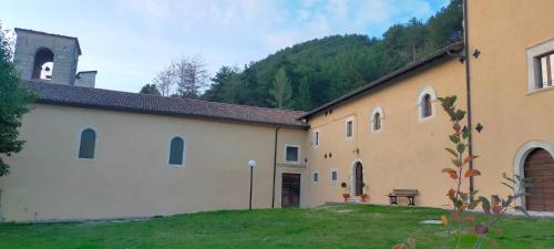 a building with a bench in front of it at Casa Fra Ambrogio in Pizzoli