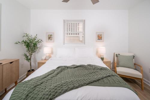Una cama o camas en una habitación de The Wanderer Guesthouse