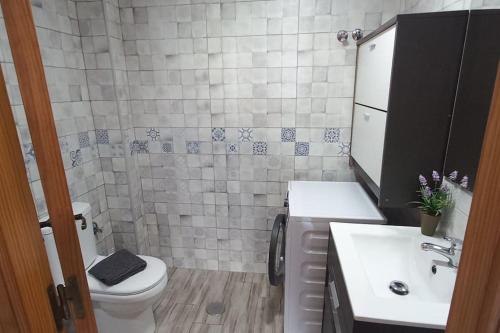 Koupelna v ubytování Estudio en La Mata-Torrevieja junto a la playa