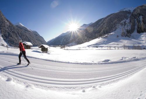 a man is cross country skiing in the snow at s Lois Schönes Apartment im Kaunertal in Kaunertal