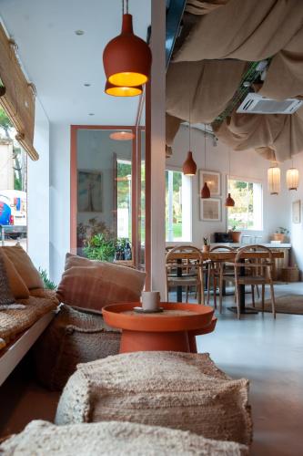 Posezení v ubytování Hostal Sa Teula