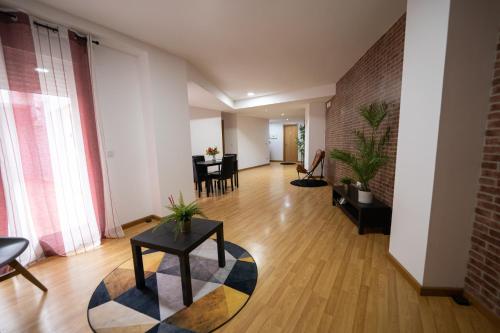 a living room with a table and a dining room at Apartamento San cayetano in Torrent