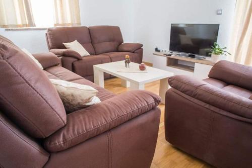 Villa La Famiglia with private heated pool