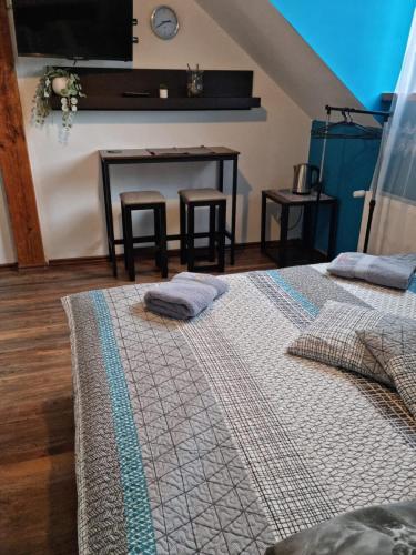 a bedroom with two beds and a table with chairs at Ostoja Karkonoska in Podgórzyn