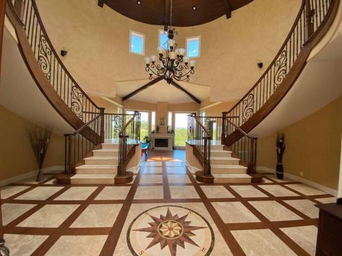 Private 4 bedroom gated Villa with free parking