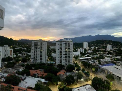 a city with buildings and mountains in the background at Nuevo, amoblado y las mejores vistas de amaneceres in Santa Marta