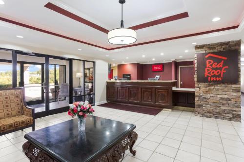 a restaurant lobby with a table and a bar at Red Roof Inn London I-75 in London