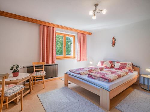 Ένα ή περισσότερα κρεβάτια σε δωμάτιο στο Haus Leitner