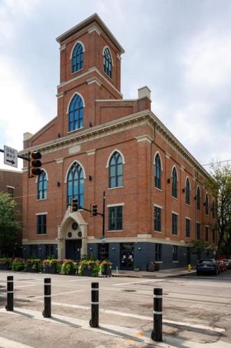 Φωτογραφία από το άλμπουμ του Soaring 2-Bedroom Parkside Loft Walkable to it All σε Σινσινάτι